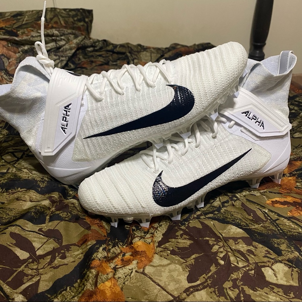 Mens Nike Alpha Menace Elite 2 flyknit Football cleats size 16 NWOB